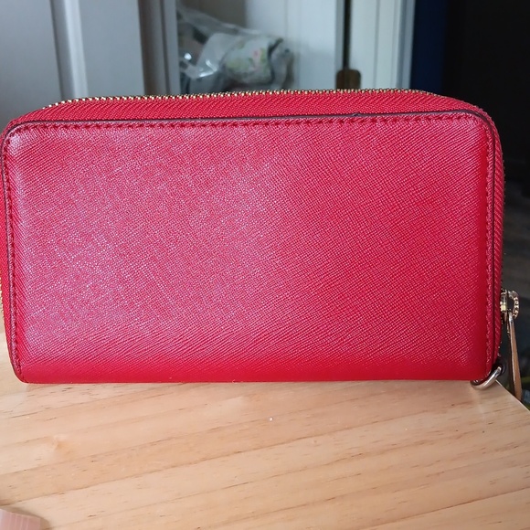 Michael Kors Red Saffiano Accordian Wallet Pre-Loved Very Good Condition - Picture 3 of 10